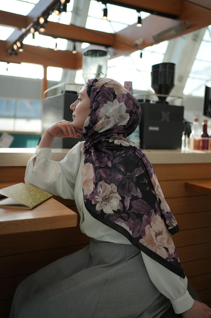 Velvet Bloom Sal - Gece Menekşesi