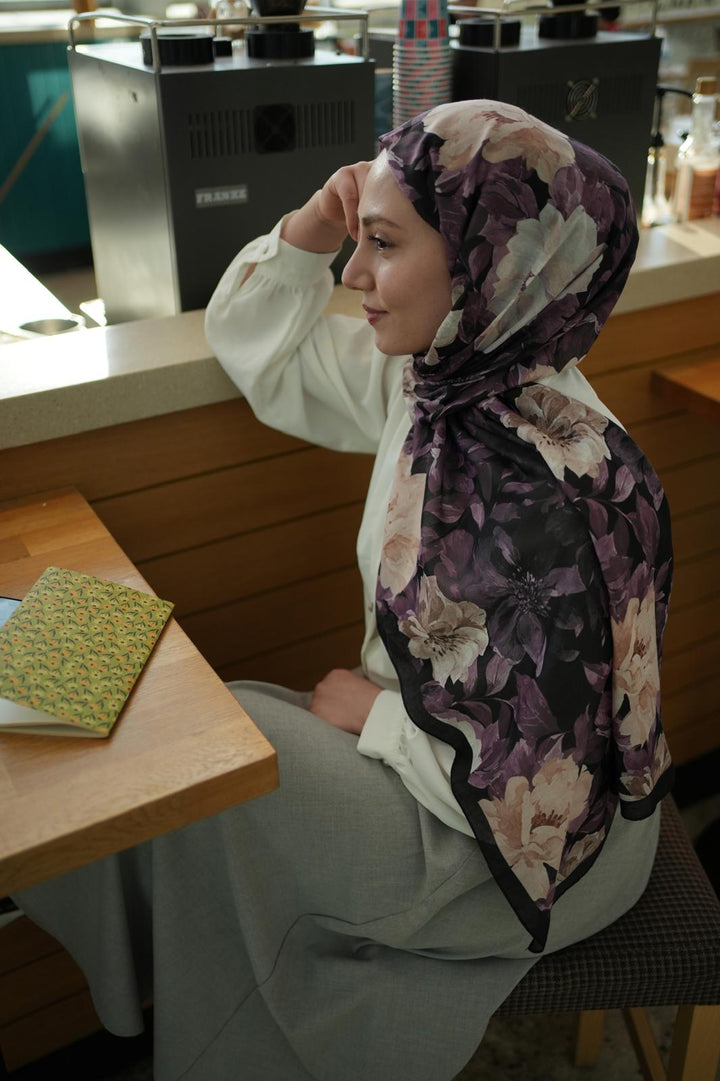 Velvet Bloom Sal - Gece Menekşesi