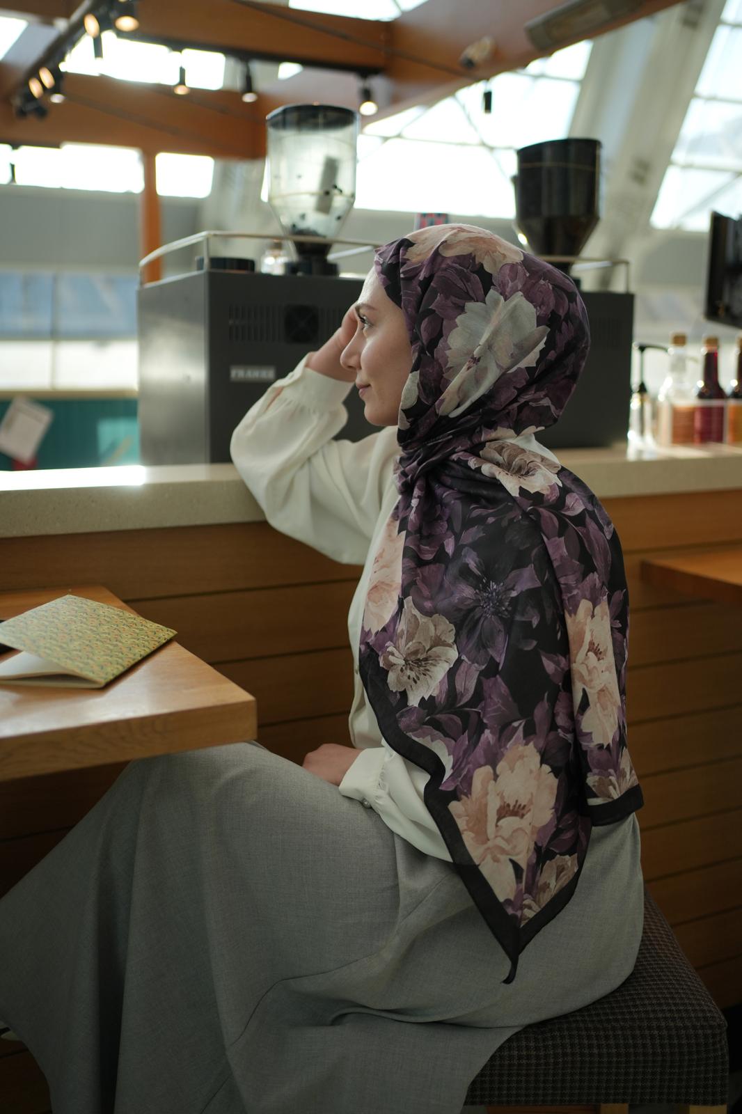 Velvet Bloom Sal - Gece Menekşesi