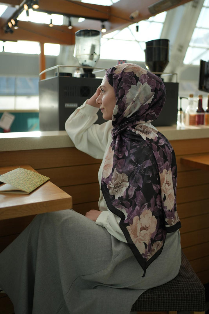 Velvet Bloom Sal - Gece Menekşesi